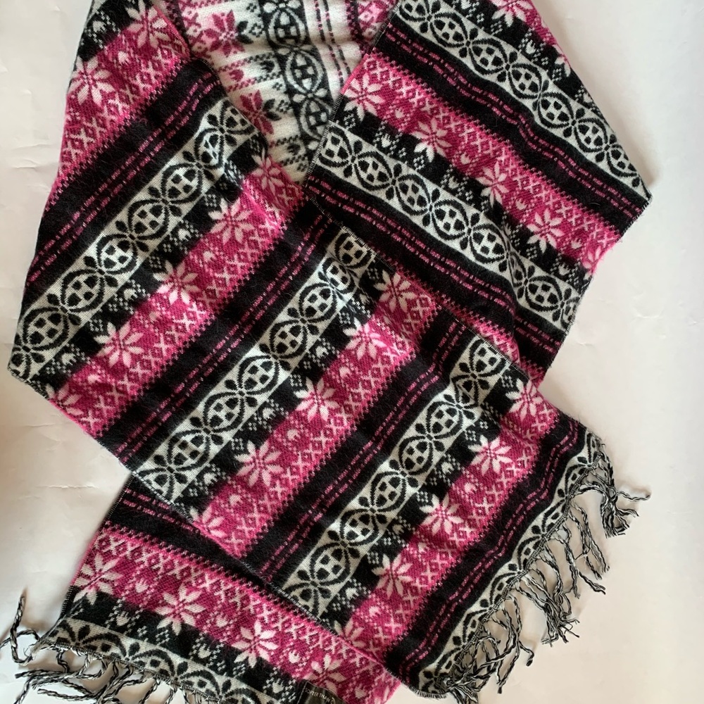 Patterned scarf w fringe